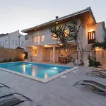 Holiday home Lovely In With Wifi Orebic
