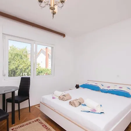 Vakantiehuis Lovely In With Wifi *