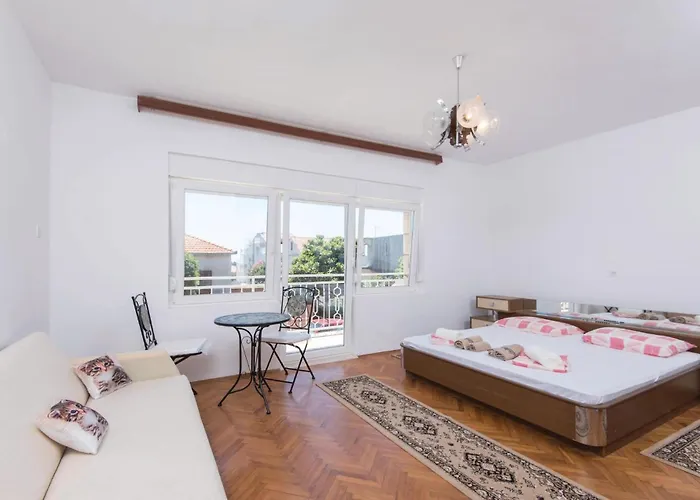 Дом отдыха Lovely In With Wifi